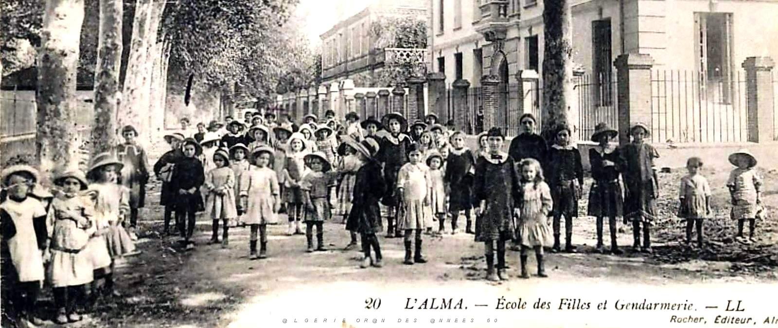 1819- L'Alma - Ecole2 de Filles et la Gendarmerie.jpg
